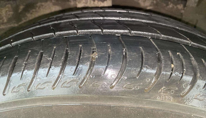 2014 Maruti Ciaz ZXI AT, Petrol, Automatic, 42,963 km, Right Front Tyre Tread