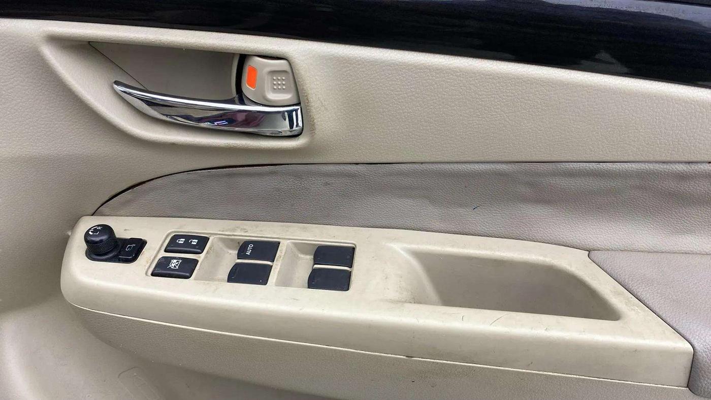2014 Maruti Ciaz ZXI AT, Petrol, Automatic, 42,963 km, Driver Side Door Panels Control