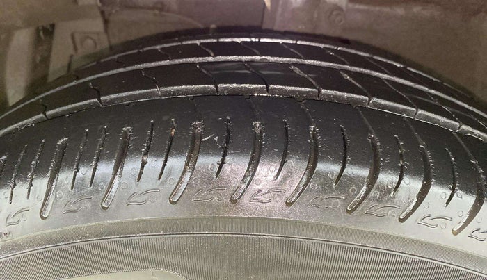 2014 Maruti Ciaz ZXI AT, Petrol, Automatic, 42,963 km, Left Front Tyre Tread