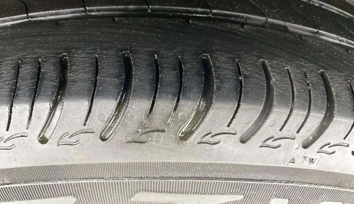 2015 Maruti Celerio ZXI, Petrol, Manual, 1,45,209 km, Left Rear Tyre Tread