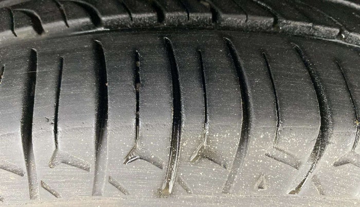 2015 Maruti Celerio ZXI, Petrol, Manual, 1,45,209 km, Right Front Tyre Tread