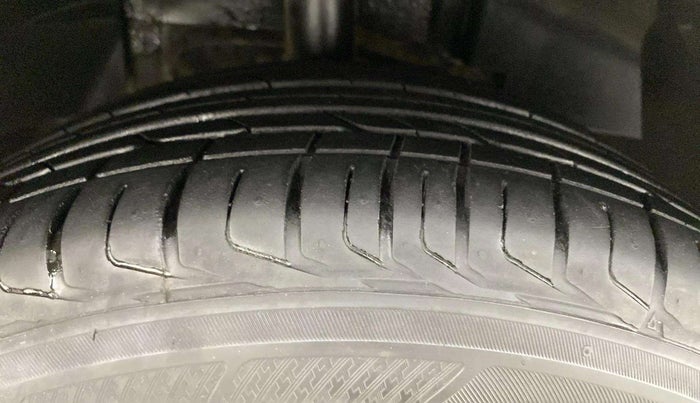 2020 Tata NEXON XZA PLUS SUNROOF DUAL TONE PETROL, Petrol, Automatic, 85,025 km, Right Front Tyre Tread