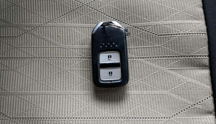 2018 Honda WR-V 1.5L I-DTEC VX MT, Diesel, Manual, 1,29,963 km, Key Close Up