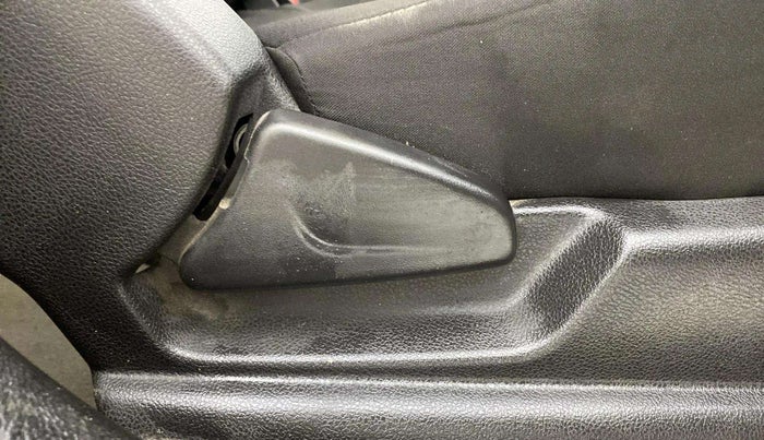 2018 Renault Kwid RXT 0.8, Petrol, Manual, 18,713 km, Driver Side Adjustment Panel