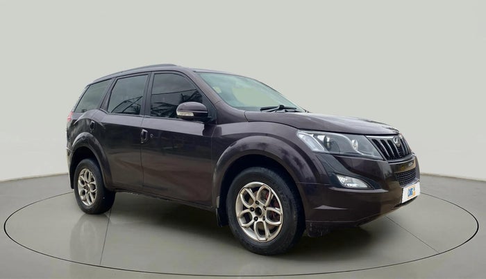 2016 Mahindra XUV500 W4, Diesel, Manual, 1,01,301 km, Right Front Diagonal