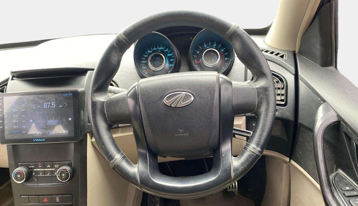 2016 Mahindra XUV500 W4, Diesel, Manual, 1,01,301 km, Steering Wheel Close Up