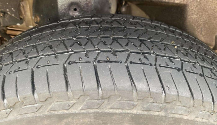2016 Mahindra XUV500 W4, Diesel, Manual, 1,01,301 km, Right Rear Tyre Tread