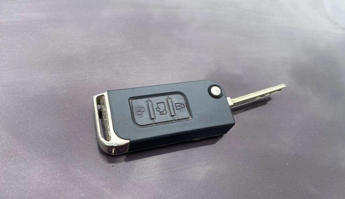 2016 Mahindra XUV500 W4, Diesel, Manual, 1,01,301 km, Key Close Up