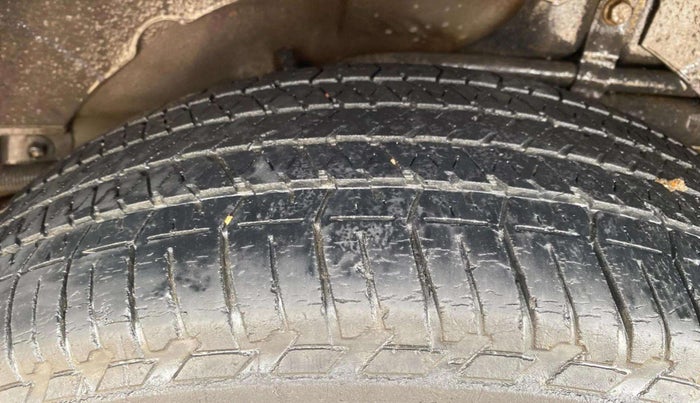 2016 Mahindra XUV500 W4, Diesel, Manual, 1,01,301 km, Left Rear Tyre Tread