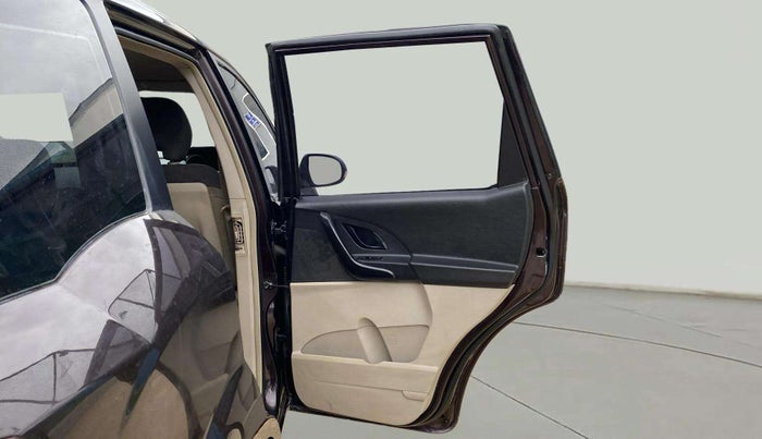 2016 Mahindra XUV500 W4, Diesel, Manual, 1,01,301 km, RHS Rear Door