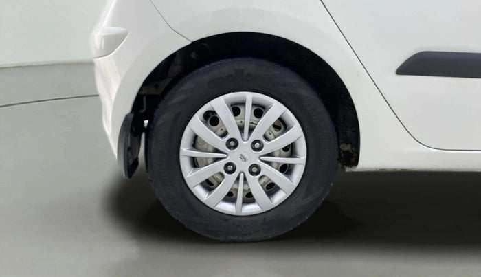 2014 Hyundai i10 MAGNA 1.1, CNG, Manual, 1,10,894 km, Right Rear Wheel