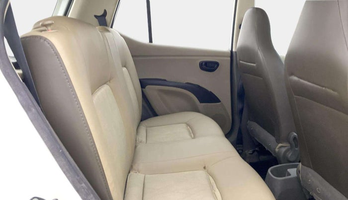 2014 Hyundai i10 MAGNA 1.1, CNG, Manual, 1,10,894 km, Right Side Rear Door Cabin