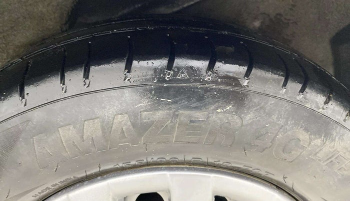 2014 Hyundai i10 MAGNA 1.1, CNG, Manual, 1,10,894 km, Left Rear Tyre Tread