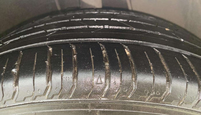 2023 Hyundai NEW I20 Sportz 1.2 IVT, Petrol, Automatic, 11,212 km, Right Front Tyre Tread