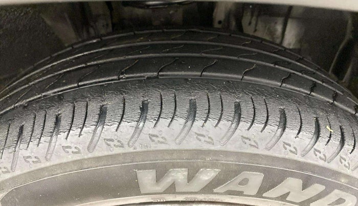 2021 Nissan MAGNITE XE, Petrol, Manual, 29,680 km, Right Front Tyre Tread
