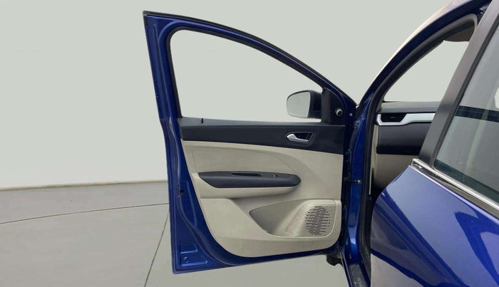 2022 Renault TRIBER RXZ AMT, Petrol, Automatic, 17,572 km, LHS Front Door