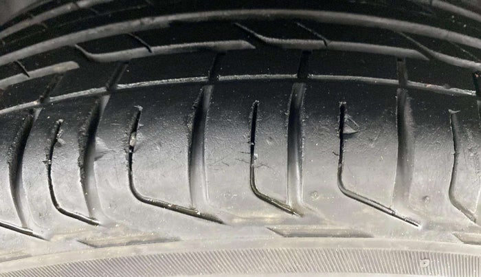 2022 Tata NEXON XM PETROL, Petrol, Manual, 11,875 km, Right Front Tyre Tread