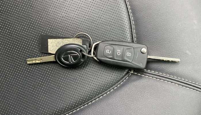 2022 Tata NEXON XM PETROL, Petrol, Manual, 11,875 km, Key Close Up