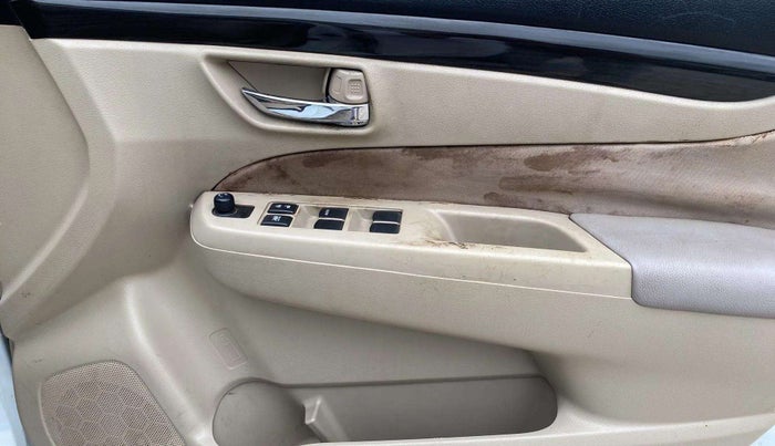 2015 Maruti Ciaz VDI +, Diesel, Manual, 1,47,479 km, Driver Side Door Panels Control