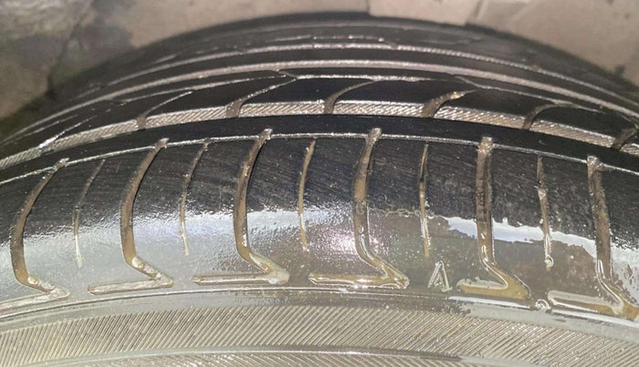 2015 Hyundai Verna FLUIDIC 4S 1.6 VTVT S(O), Petrol, Manual, 90,886 km, Left Front Tyre Tread