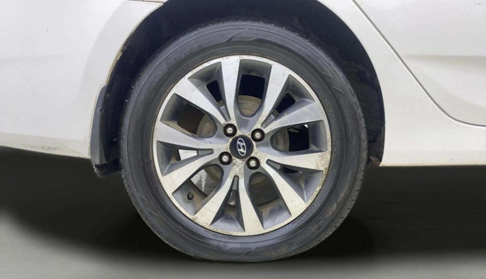 2015 Hyundai Verna FLUIDIC 4S 1.6 VTVT S(O), Petrol, Manual, 90,886 km, Right Rear Wheel