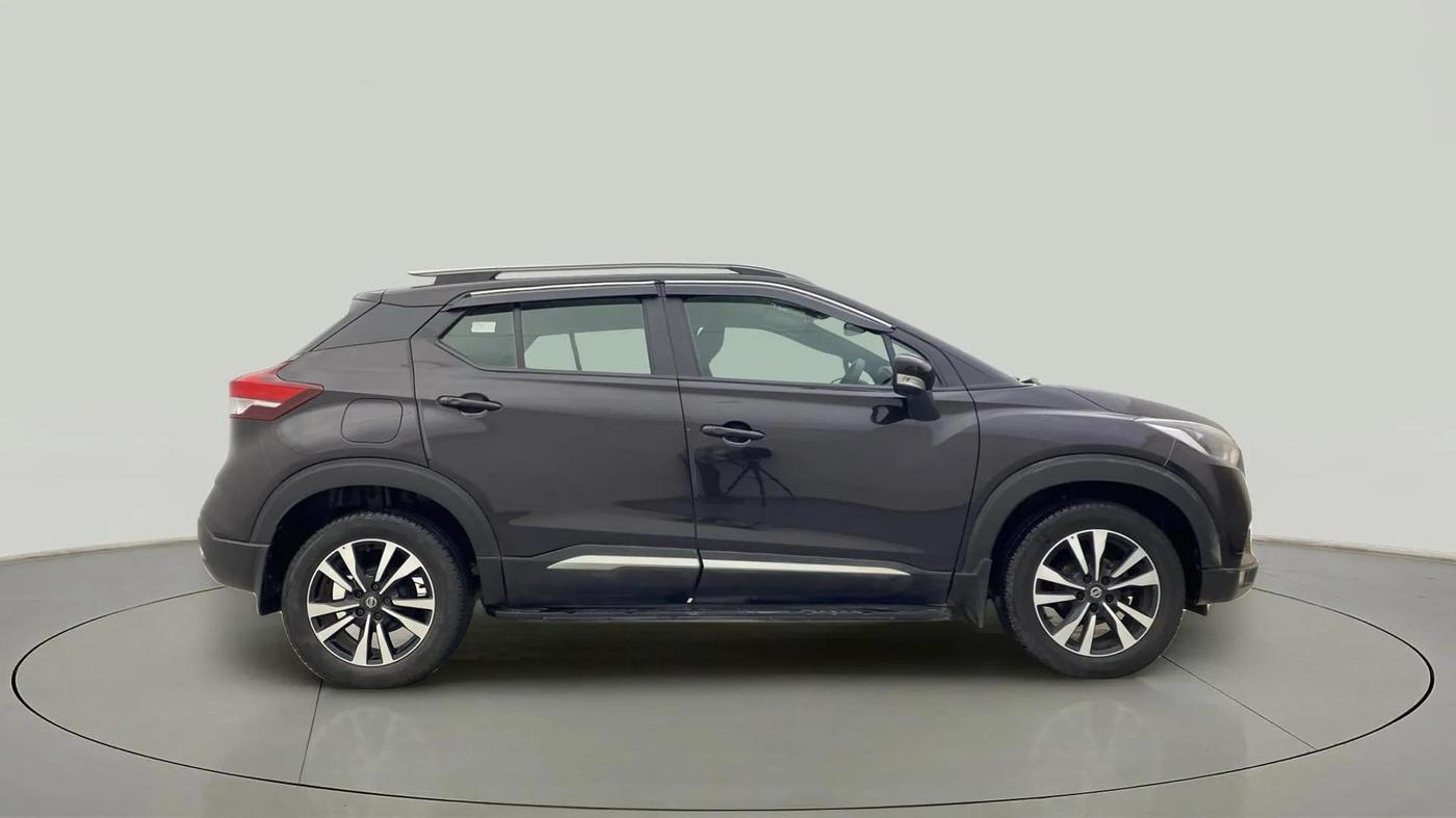2022 Nissan Kicks XV 1.5, Petrol, Manual, 23,979 km, Right Side View