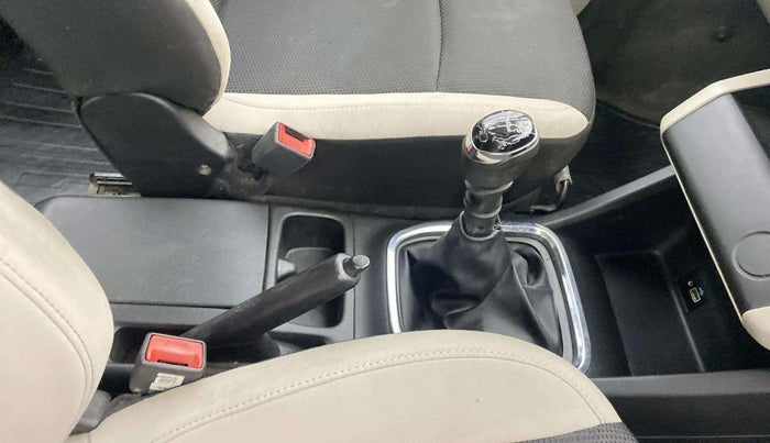 2019 Renault TRIBER RXT, Petrol, Manual, 39,693 km, Gear Lever