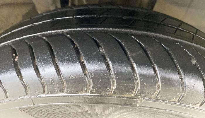 2019 Renault TRIBER RXT, Petrol, Manual, 39,693 km, Right Front Tyre Tread
