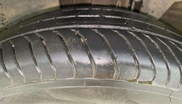 2019 Renault TRIBER RXT, Petrol, Manual, 39,693 km, Left Front Tyre Tread