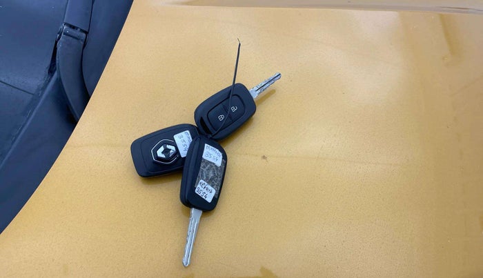 2019 Renault TRIBER RXT, Petrol, Manual, 39,693 km, Key Close Up