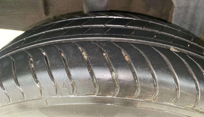 2019 Renault TRIBER RXT, Petrol, Manual, 39,693 km, Right Rear Tyre Tread