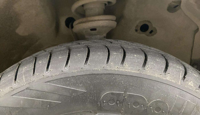 2016 Maruti Wagon R 1.0 VXI AMT, Petrol, Automatic, 50,760 km, Right Front Tyre Tread