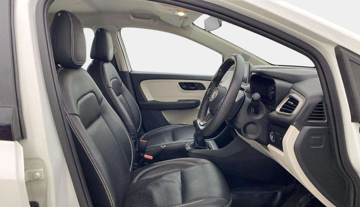 2022 Tata ALTROZ XT I-TURBO PETROL, Petrol, Manual, 17,725 km, Right Side Front Door Cabin