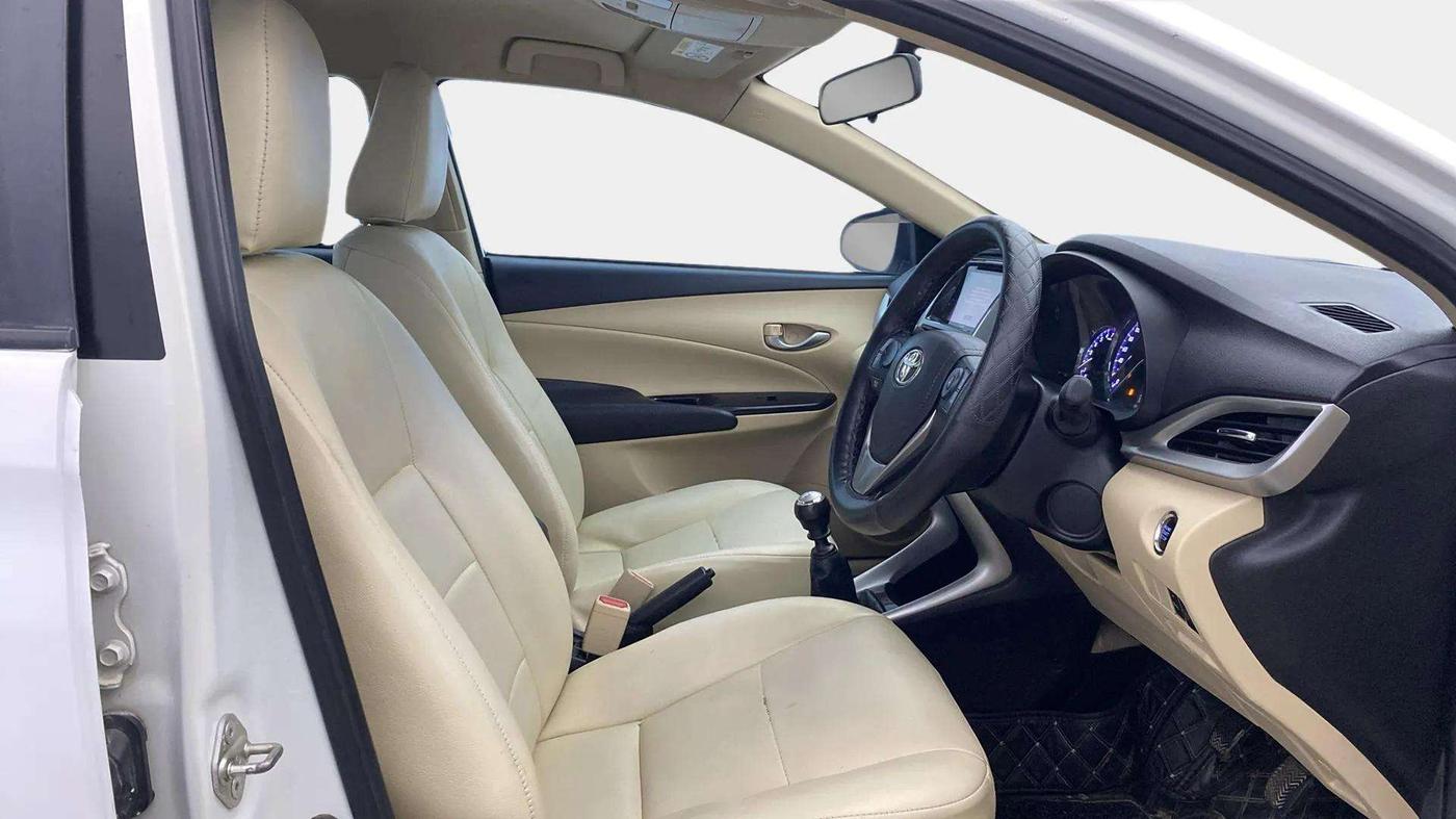2018 Toyota YARIS G MT, Petrol, Manual, 83,047 km, Right Side Front Door Cabin