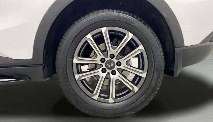 2022 Mahindra XUV700 AX 7 P MT 7 STR, Petrol, Manual, 25,833 km, Left Rear Wheel