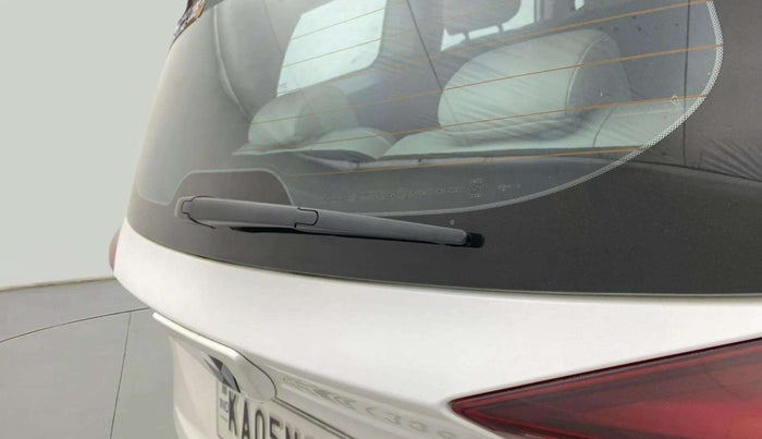 2022 Mahindra XUV700 AX 7 P MT 7 STR, Petrol, Manual, 25,833 km, Rear Wiper