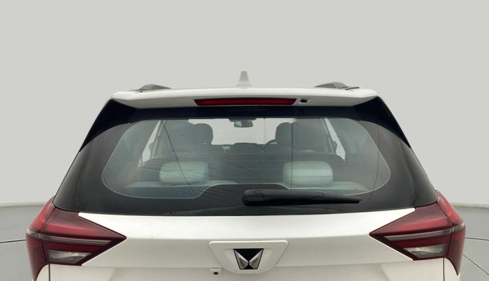 2022 Mahindra XUV700 AX 7 P MT 7 STR, Petrol, Manual, 25,833 km, Rear Windshield