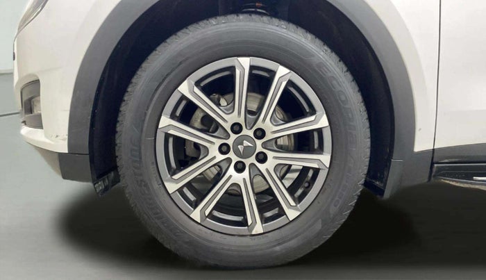 2022 Mahindra XUV700 AX 7 P MT 7 STR, Petrol, Manual, 25,833 km, Left Front Wheel
