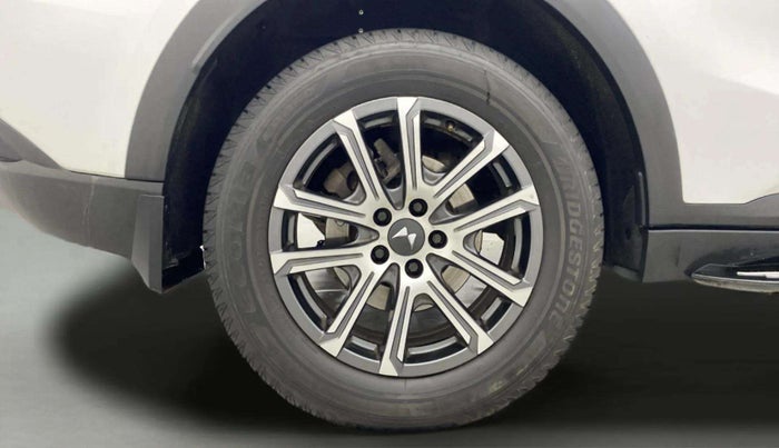 2022 Mahindra XUV700 AX 7 P MT 7 STR, Petrol, Manual, 25,833 km, Right Rear Wheel