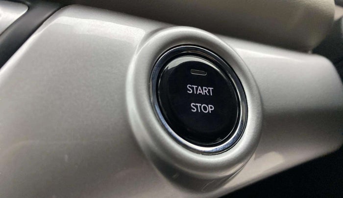 2022 Mahindra XUV700 AX 7 P MT 7 STR, Petrol, Manual, 25,833 km, Keyless Start/ Stop Button