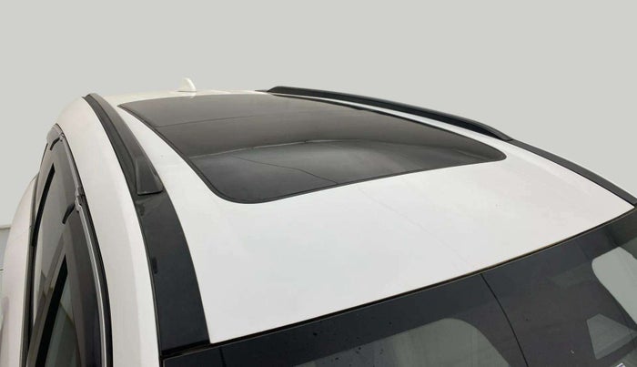 2022 Mahindra XUV700 AX 7 P MT 7 STR, Petrol, Manual, 25,833 km, Roof