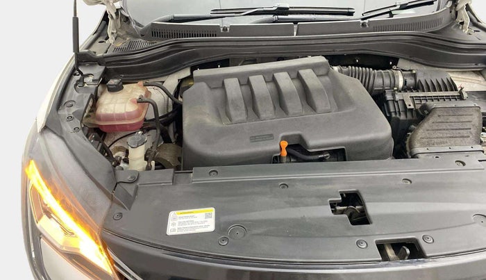 2022 Mahindra XUV700 AX 7 P MT 7 STR, Petrol, Manual, 25,833 km, Engine View - Right