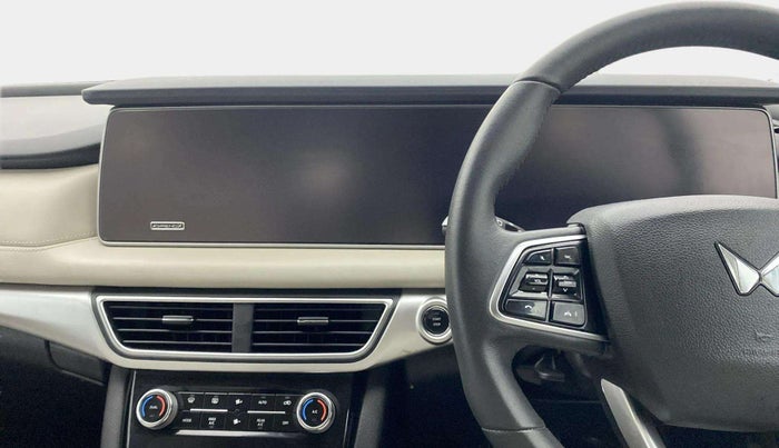 2022 Mahindra XUV700 AX 7 P MT 7 STR, Petrol, Manual, 25,833 km, Air Conditioner