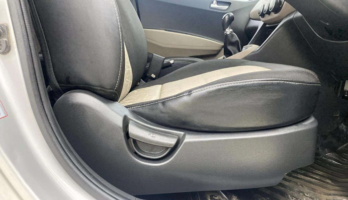 2016 Hyundai Grand i10 SPORTZ 1.2 KAPPA VTVT, Petrol, Manual, 47,592 km, Driver Side Adjustment Panel