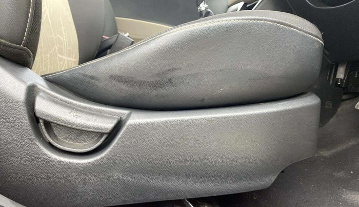2017 Hyundai Grand i10 SPORTZ (O) 1.2 KAPPA VTVT, Petrol, Manual, 43,950 km, Driver Side Adjustment Panel