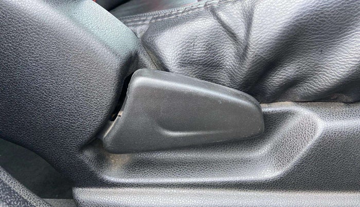 2019 Renault Kwid RXT 0.8 (O), Petrol, Manual, 63,315 km, Driver Side Adjustment Panel