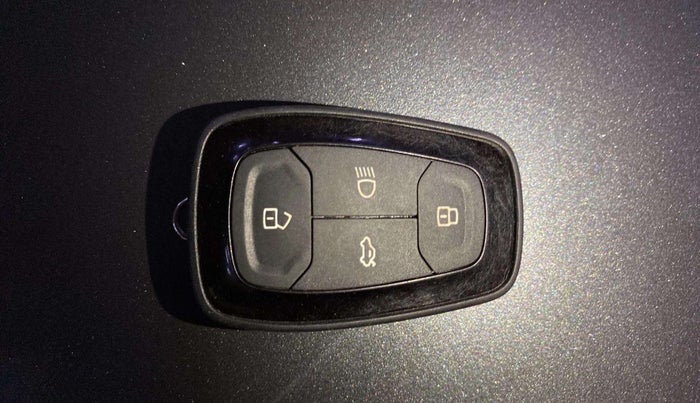 2024 Tata ALTROZ XZ PLUS O SUNROOF CNG, CNG, Manual, 1,706 km, Key Close Up