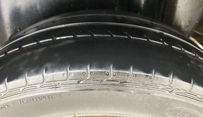 2022 Maruti Ciaz ZETA 1.5 SHVS MT PETROL, Petrol, Manual, 35,318 km, Left Rear Tyre Tread