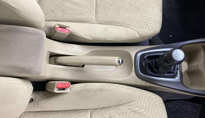 2013 Honda City 1.5L I-VTEC S MT, Petrol, Manual, 1,17,692 km, Gear Lever