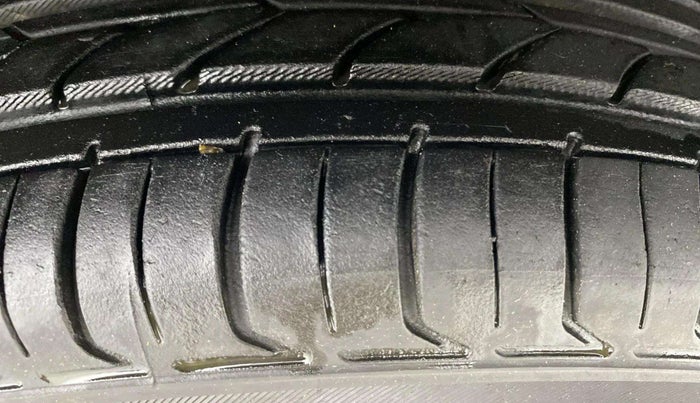 2013 Honda City 1.5L I-VTEC S MT, Petrol, Manual, 1,17,692 km, Right Front Tyre Tread